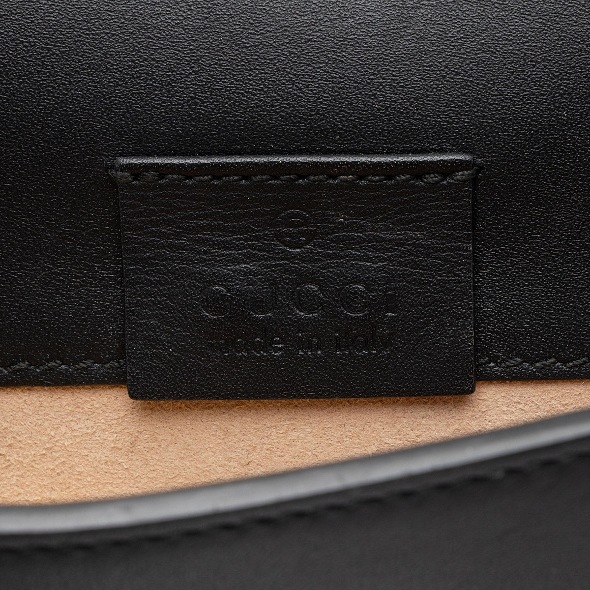 Gucci Leather Sylvie Super Mini Bag (SHF-pKo8lR)