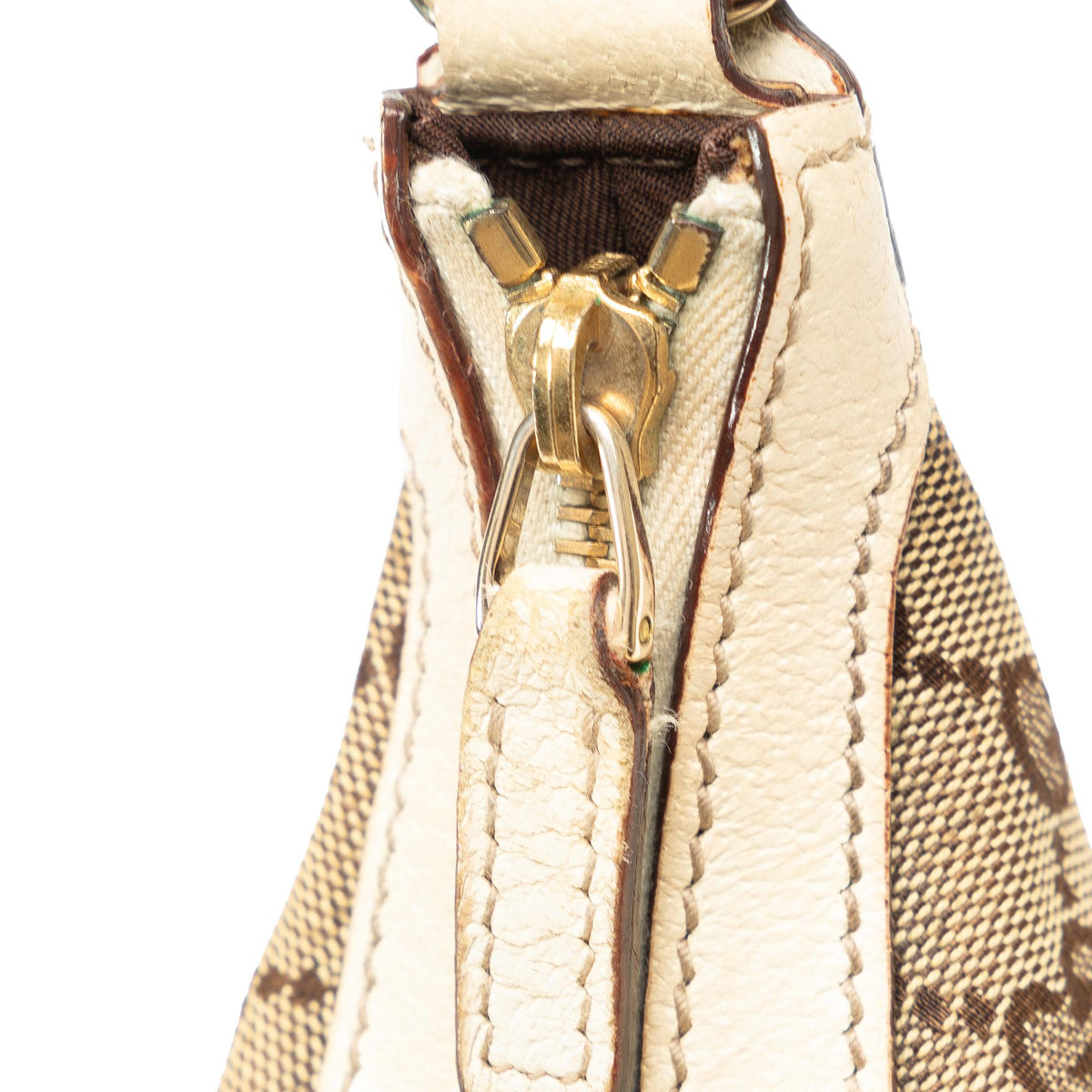 Gucci Medium GG Canvas Charmy Hobo (SHG-ZQzwN6)