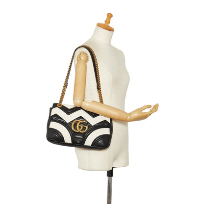 Gucci Medium GG Marmont Matelasse Crossbody Bag (SHG-7JKm0K)