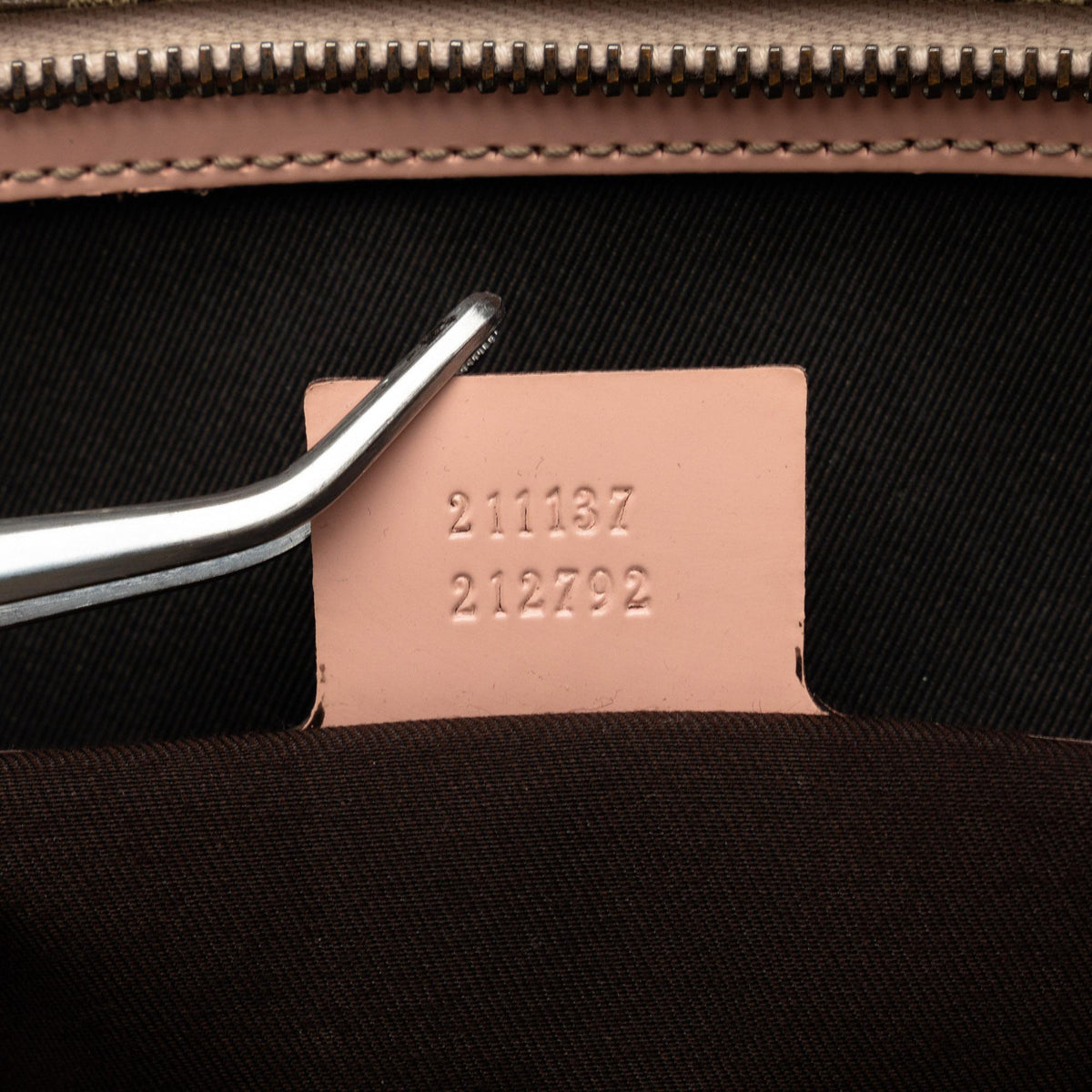 Gucci Medium GG Supreme Joy Tote (SHG-ixUnKe)