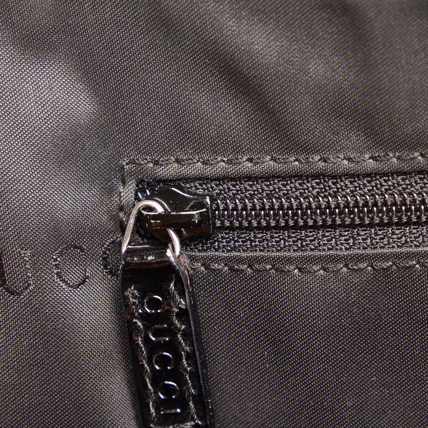 Gucci Nylon Shoulder Bag (SHG-34154)