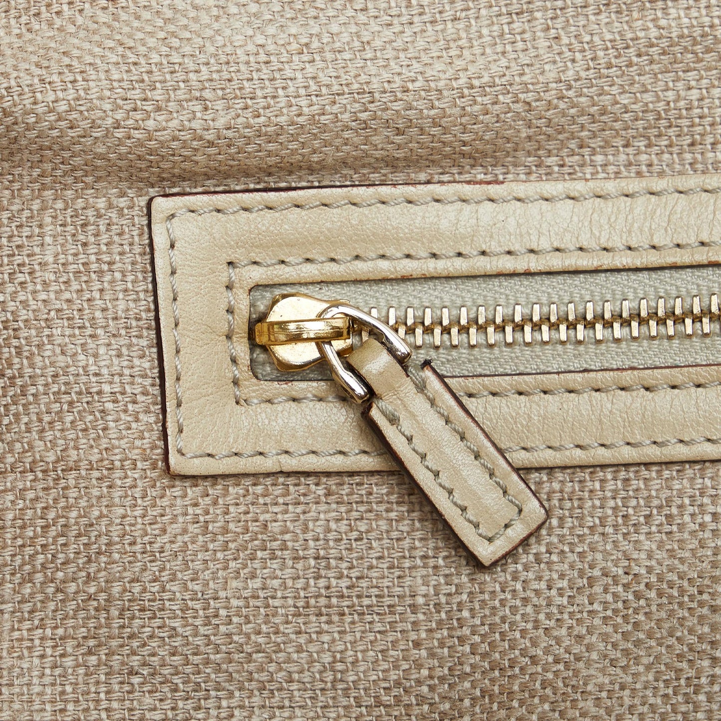 Gucci Pelham Raffia Shoulder Bag (SHG-GEsvBw)