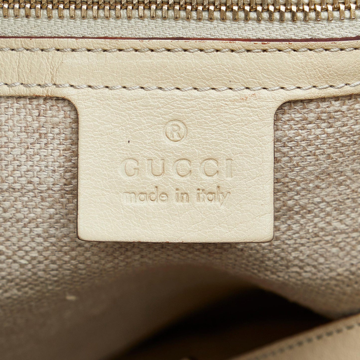 Gucci Pelham Raffia Shoulder Bag (SHG-GEsvBw)