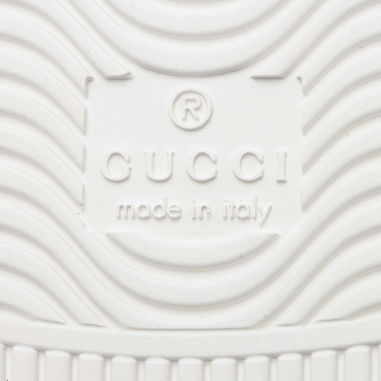 Gucci Perforated Leather Interlocking GG Ace Sneakers - Size 8.5 / 38.5 (SHF-IEm56f)