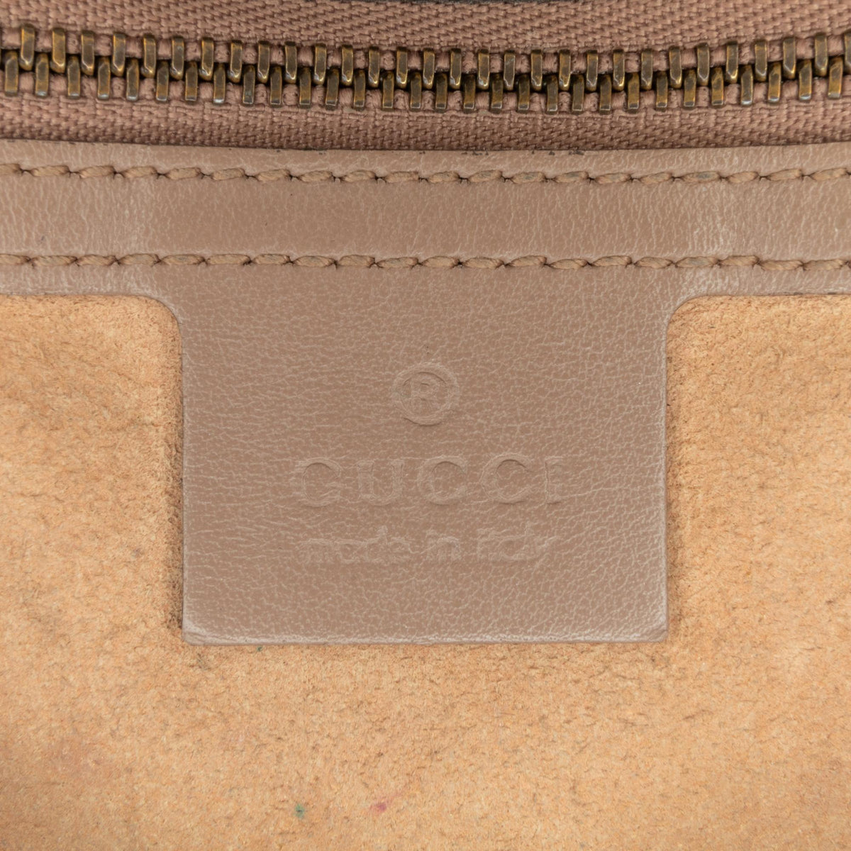 Gucci Small GG Marmont Matelasse Crossbody Bag (SHG-WEebbv)