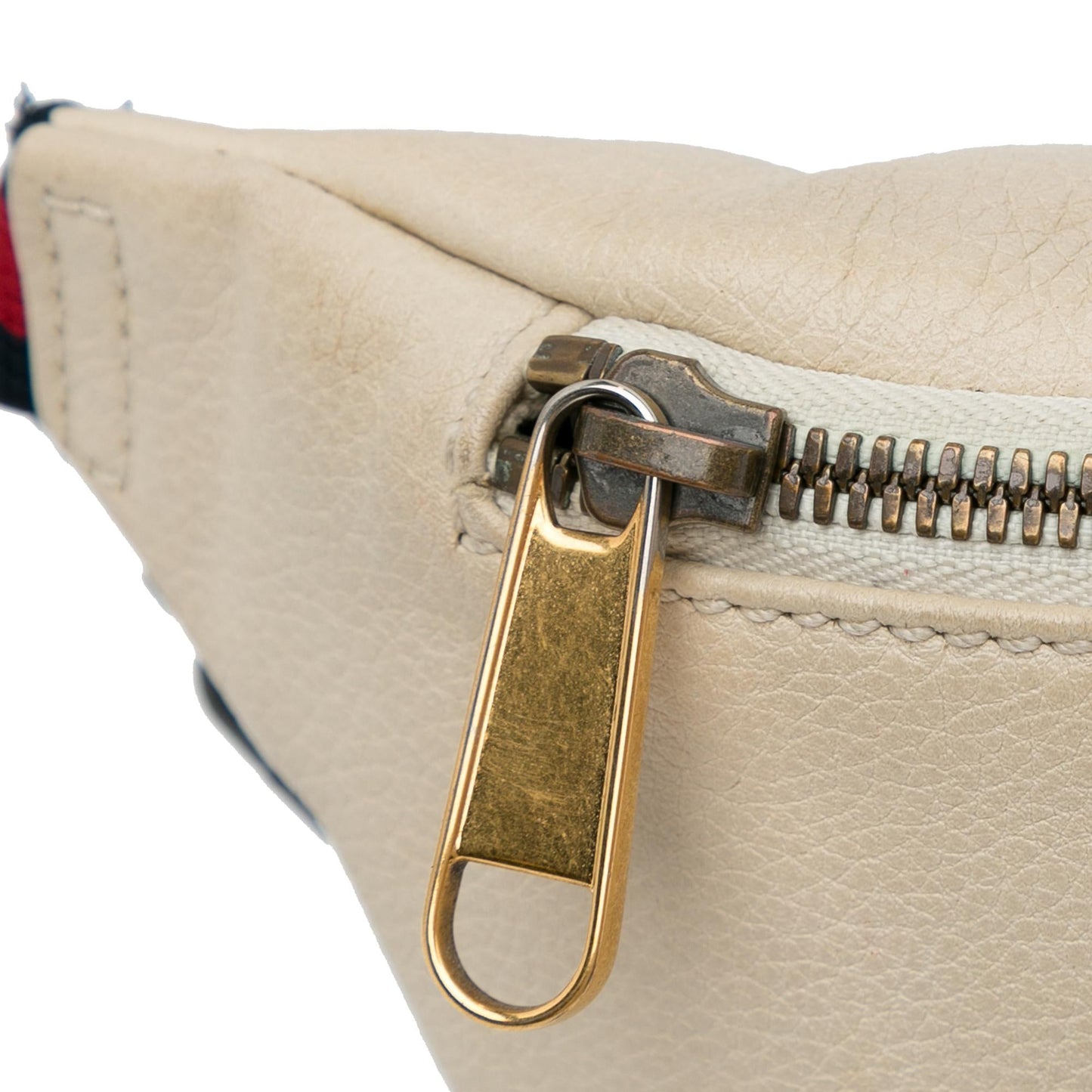 Gucci Small Logo Belt Bag (SHG-4D5HQu)
