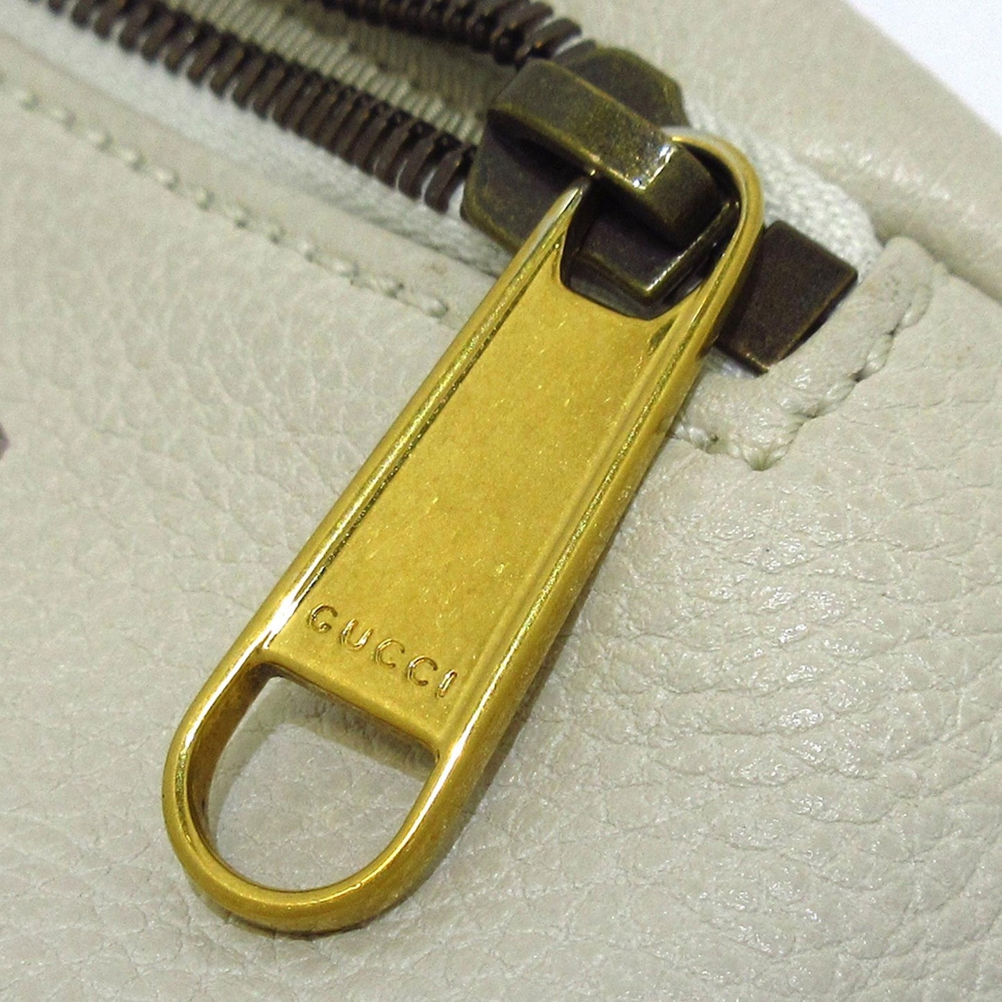 Gucci Small Logo Belt Bag (SHG-cHB2Tu)