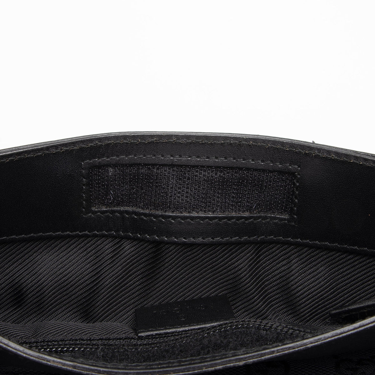Gucci Vintage GG Canvas Messenger (SHF-jzVt7I)