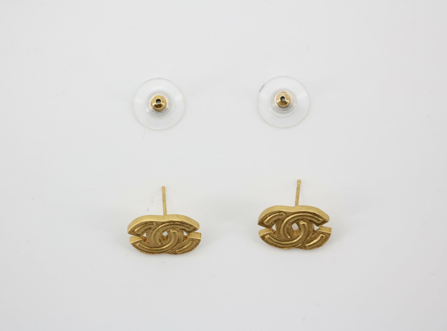 Chanel Vintage 01P Gold-plated Bright Gold CC Clip-on Earrings