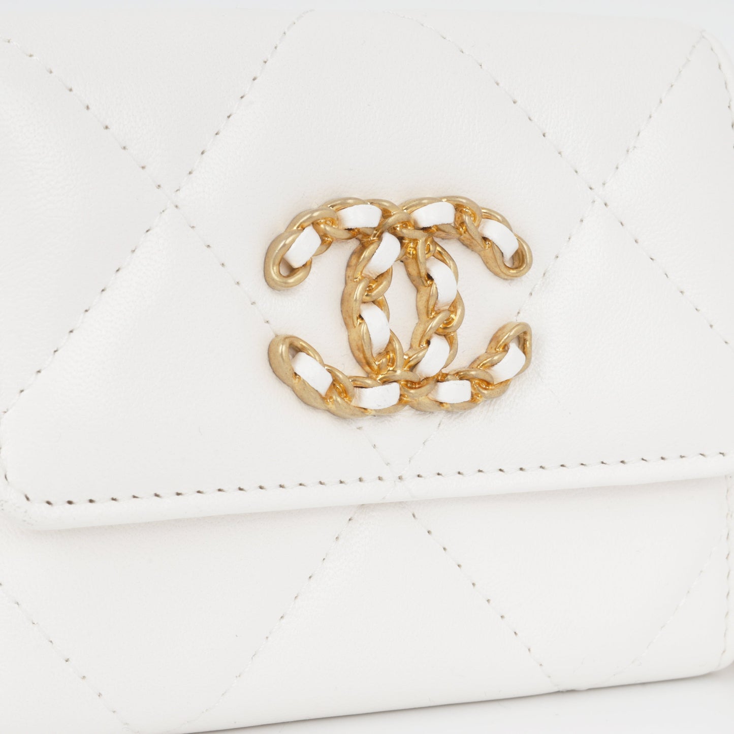Chanel 19 Cardholder on Chain