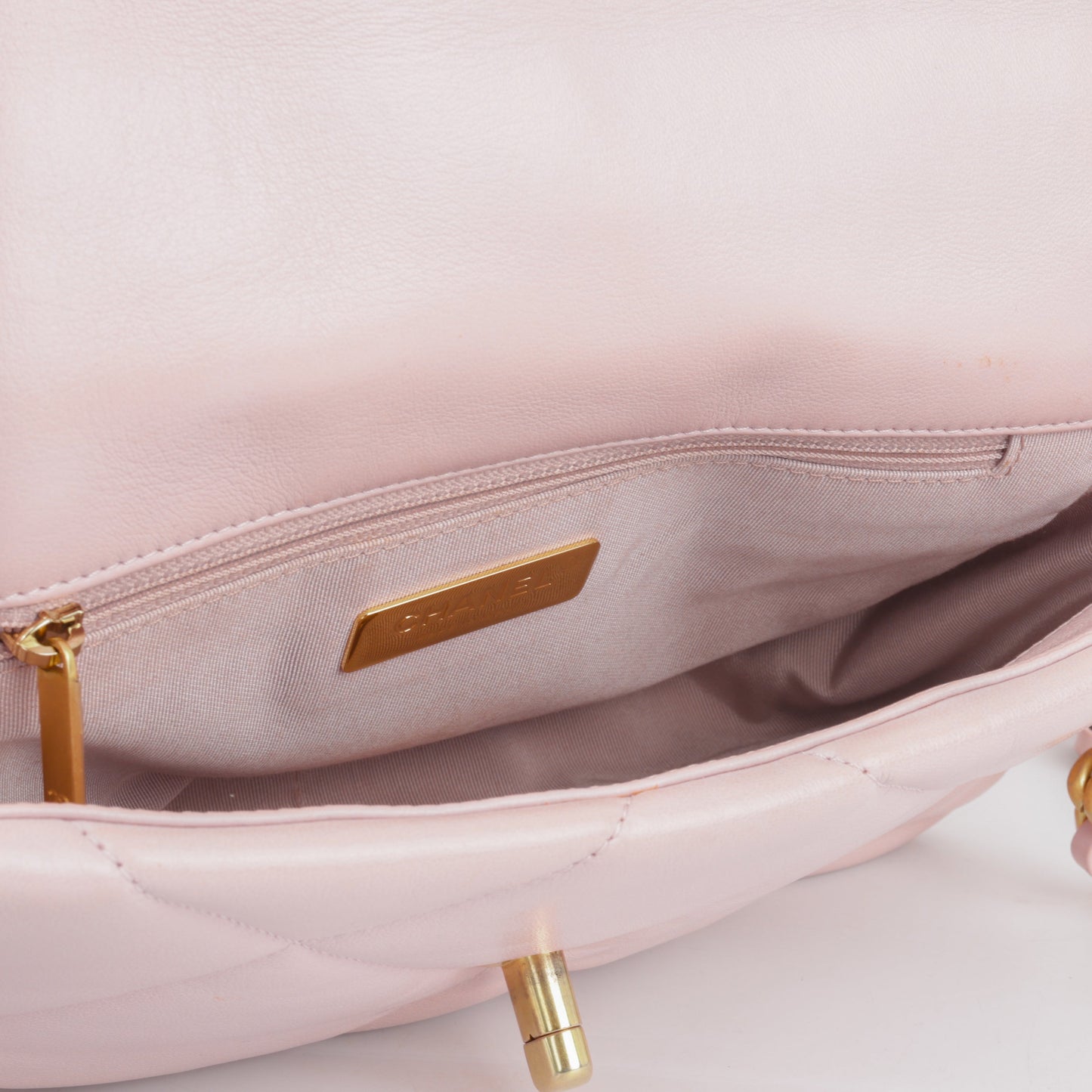 Chanel Chanel 19 - Small