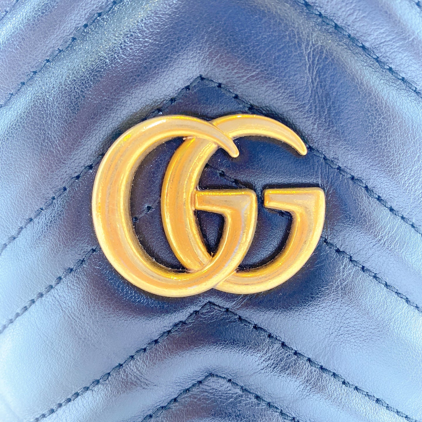 GUCCI MARMONT BUCKET BLACK