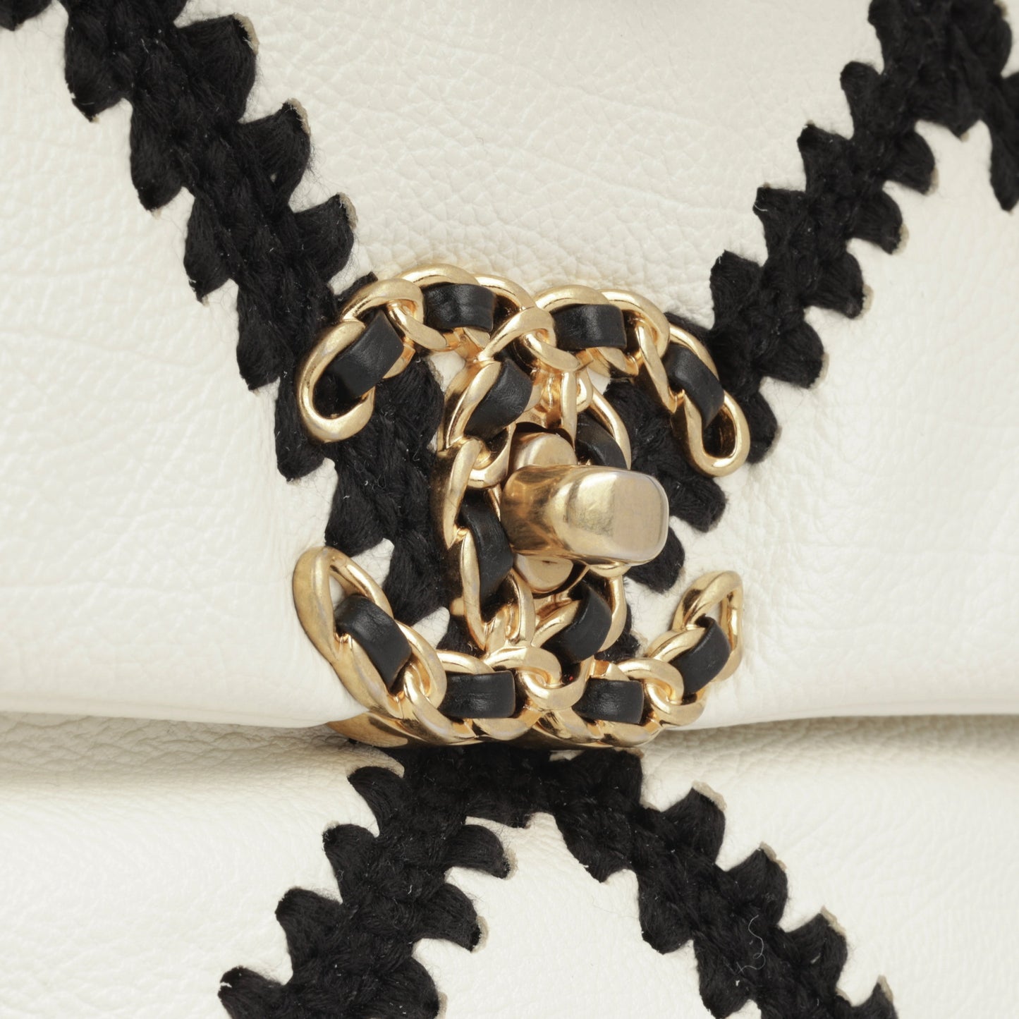 Chanel Chanel 19 - Small