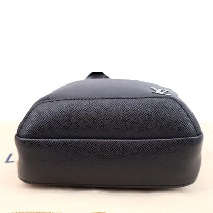 LOUIS VUITTON Avenue Sling Taiga Leather Backpack Bag Black