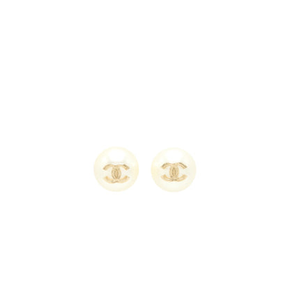 Chanel Giant Pearl With CC Logo Earring L