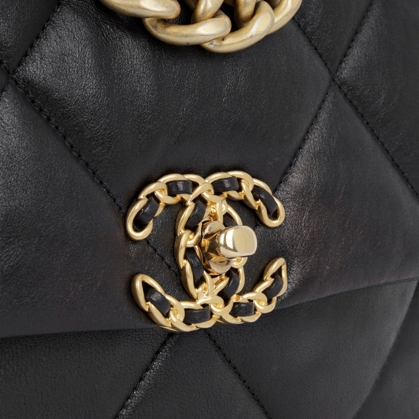 Chanel Chanel 19 - Small