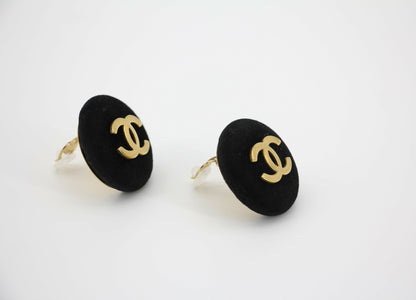 Chanel Vintage 1986-92 Black Velvet Round Clip-on Earrings