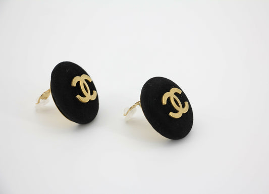 Chanel Vintage 1986-92 Black Velvet Round Clip-on Earrings