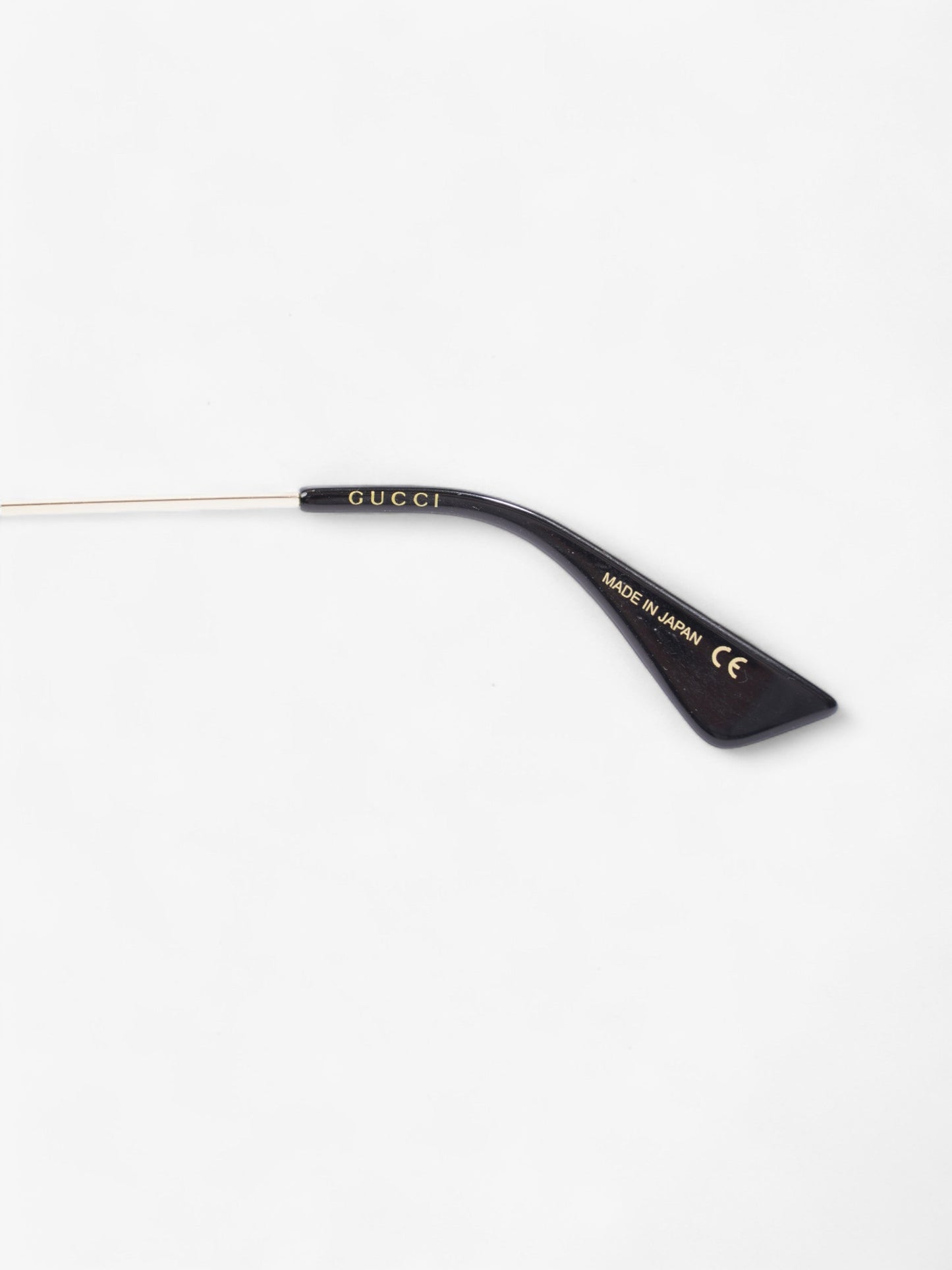 Gucci Round Sunglasses Black / Gold Base Metal 140mm
