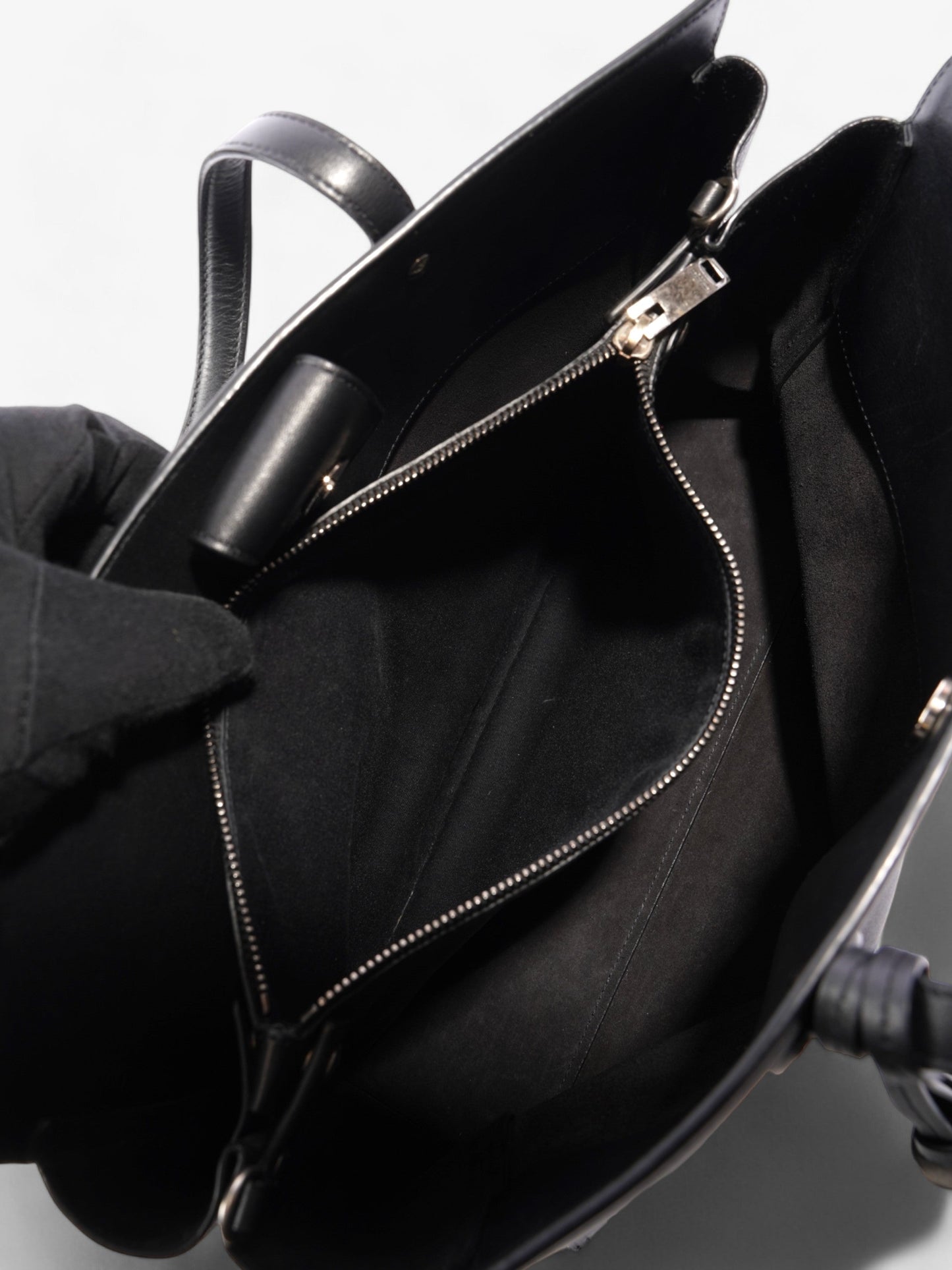 Saint Laurent Amber Tote Black Leather Medium