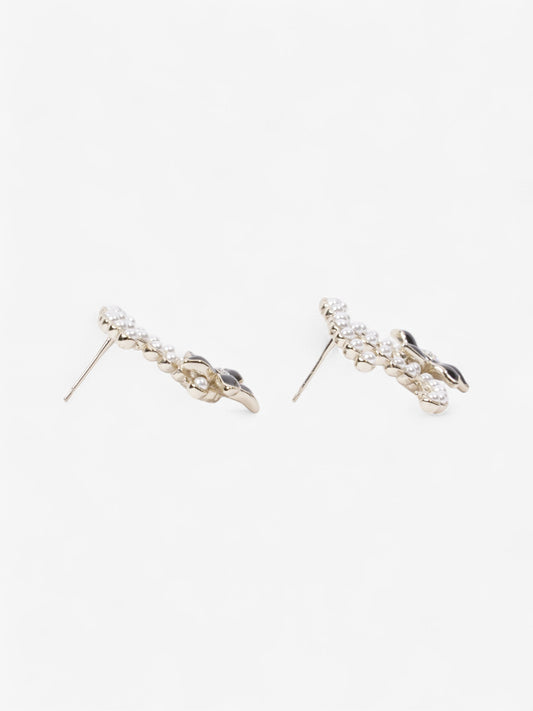 Chanel Flower Pearl CC Earrings Pearl / Black Base Metal