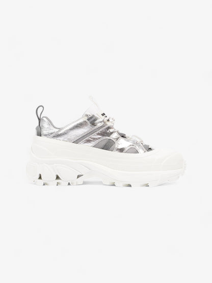 Burberry Arthur White / Silver Mesh EU 39.5 UK 6.5