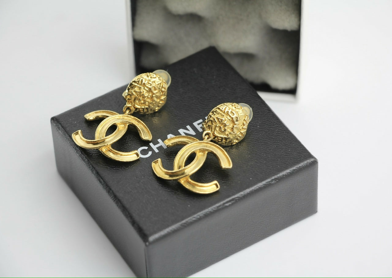Chanel Vintage 95A Gold-plated Carved Dangle Clip-on Earrings