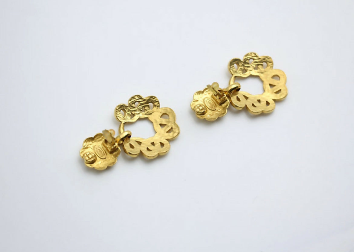 Chanel Vintage 97P Gold-plated Large Wreath Dangle Clip-on Earrings