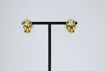 Chanel Vintage 95A Faux Pearl White Round Clip-on Earrings