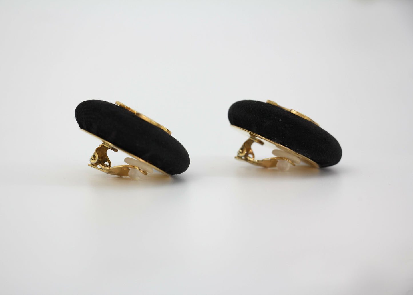 Chanel Vintage 1986-92 Black Velvet Round Clip-on Earrings