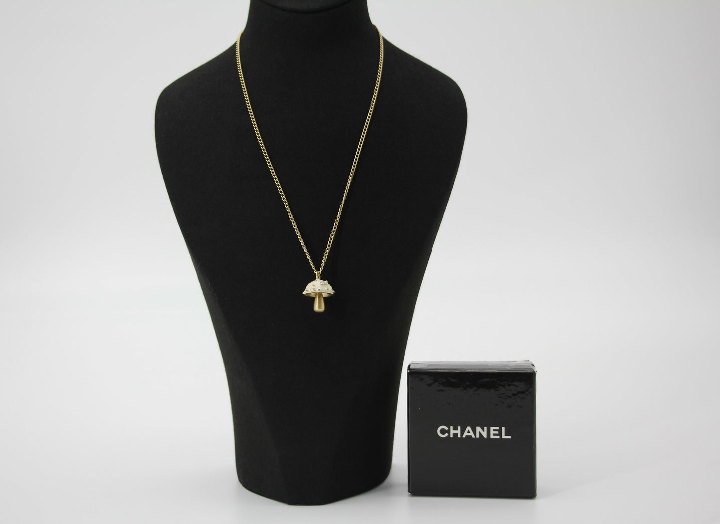 Chanel Vintage 03S Metal White Mushroom Necklace