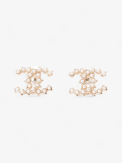 Chanel CC Pearl earrings Cream / Gold Base Metal