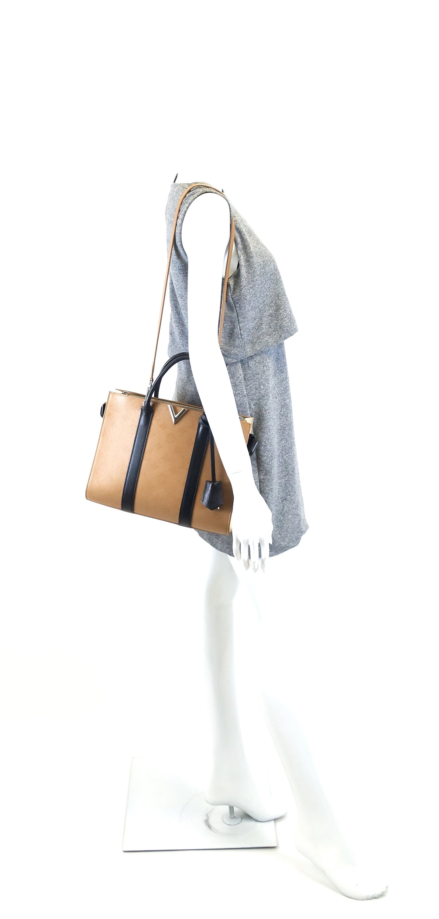 Louis Vuitto Very Tote MM Monogram Leather Bag