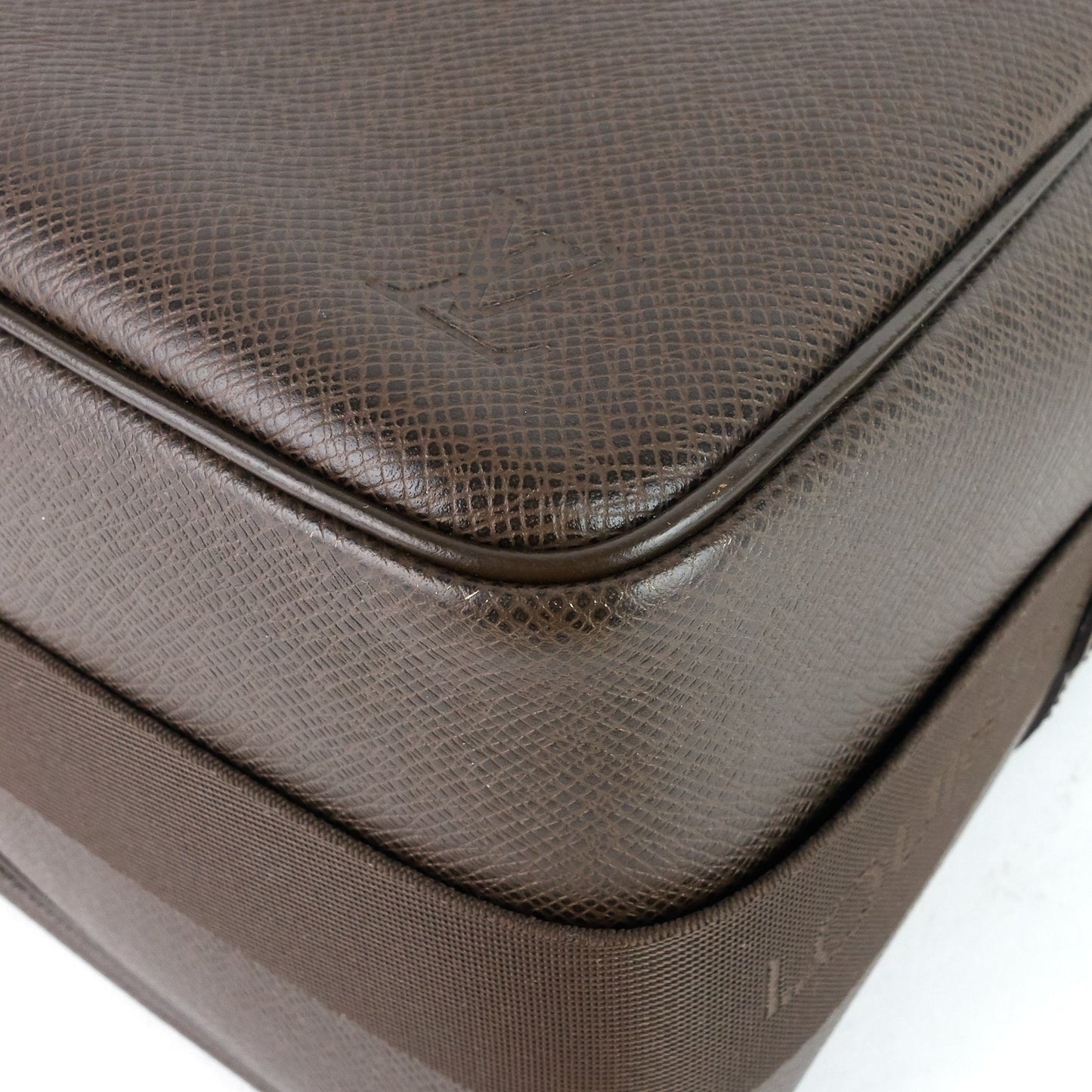 Louis Vuitto Reporter PM Taiga Leather Bag