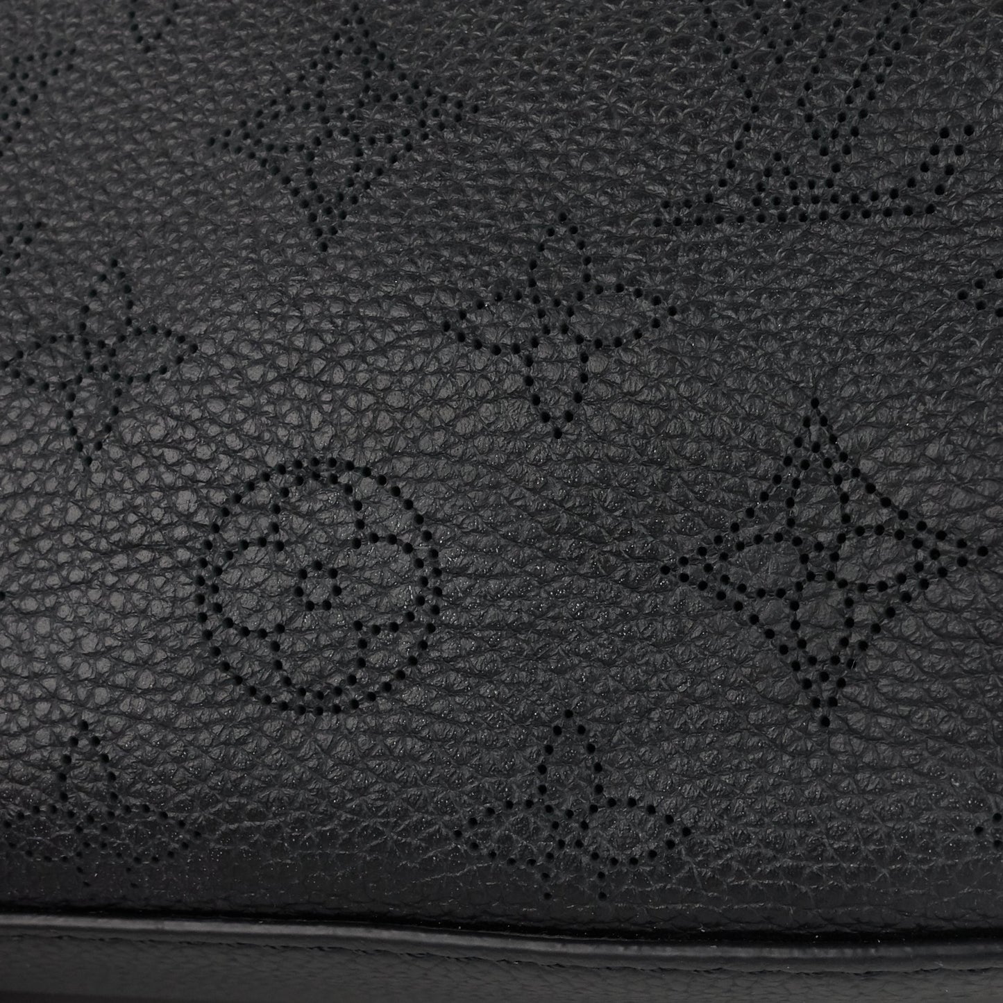 Louis Vuitto Beaubourg MM Mahina Leather Hobo Bag