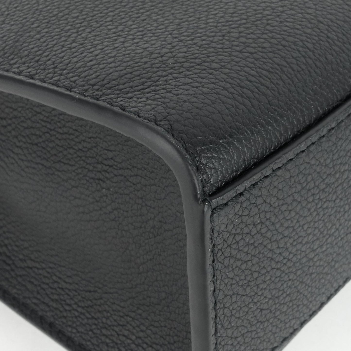 Louis Vuitto MyLockMe Calfskin Leather Chain Bag