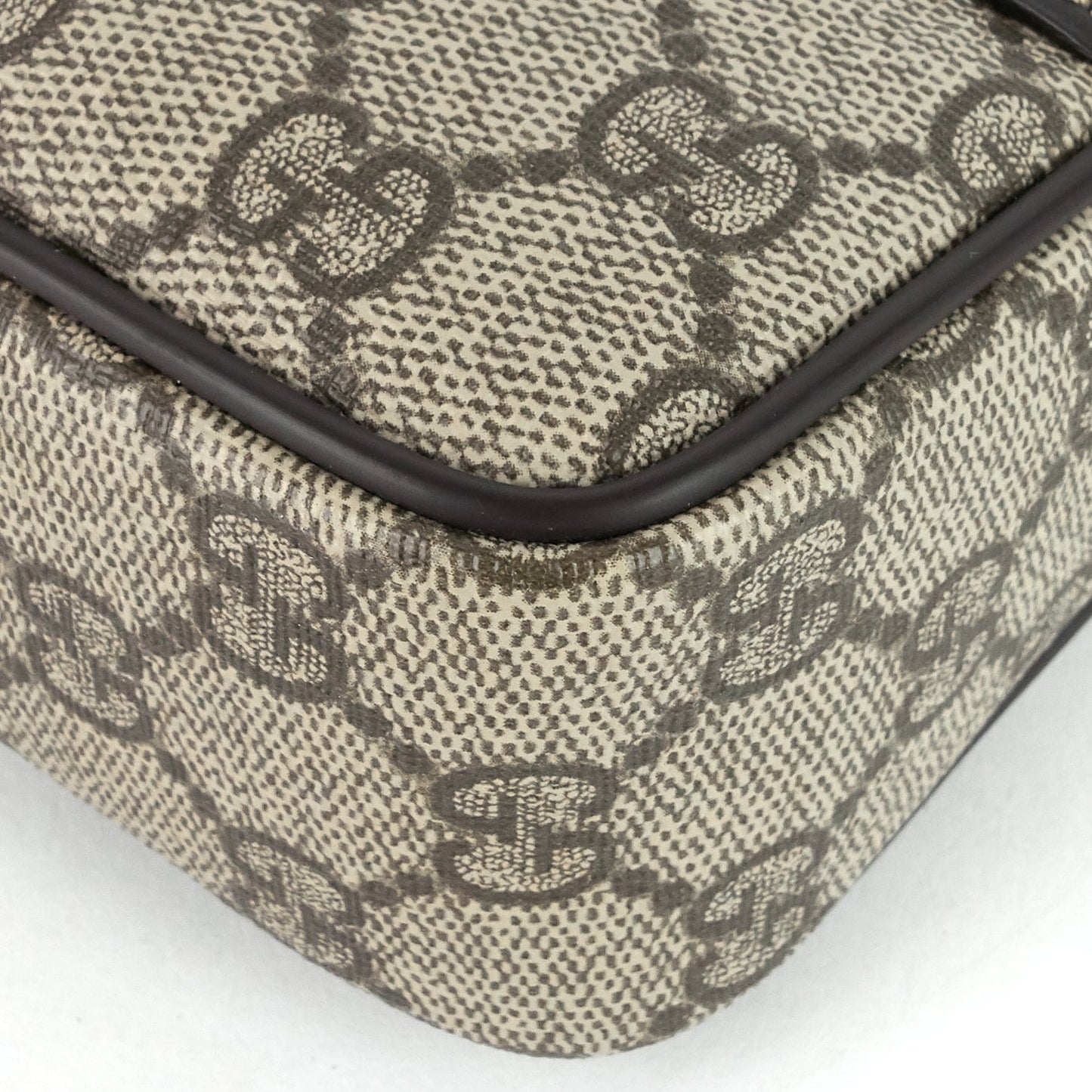Gucci Front Zip GG Supreme Canvas Camera Bag