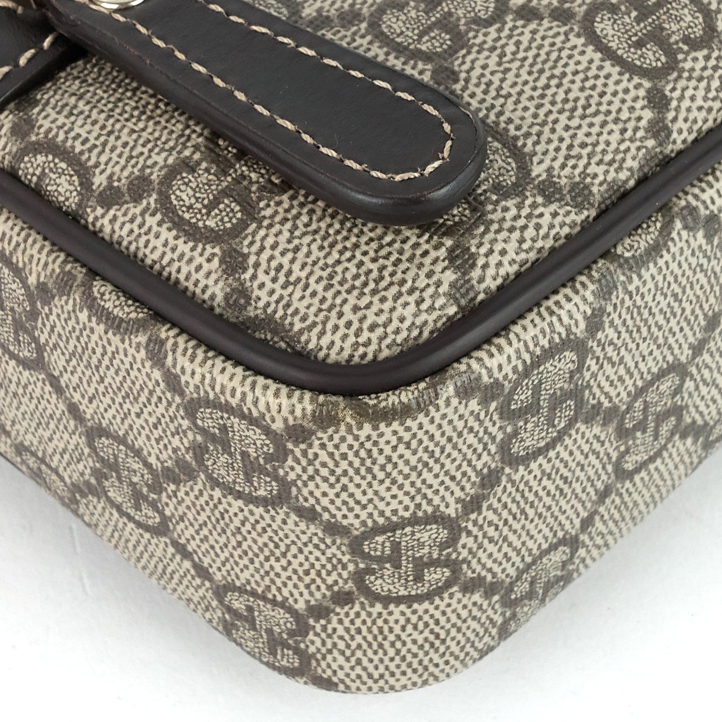 Gucci Front Zip GG Supreme Canvas Camera Bag