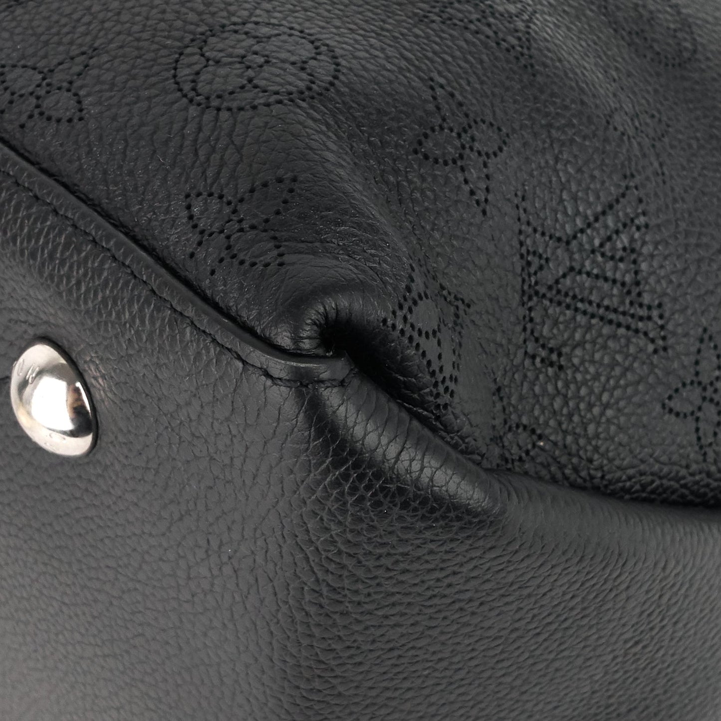 Louis Vuitto Beaubourg MM Mahina Leather Hobo Bag