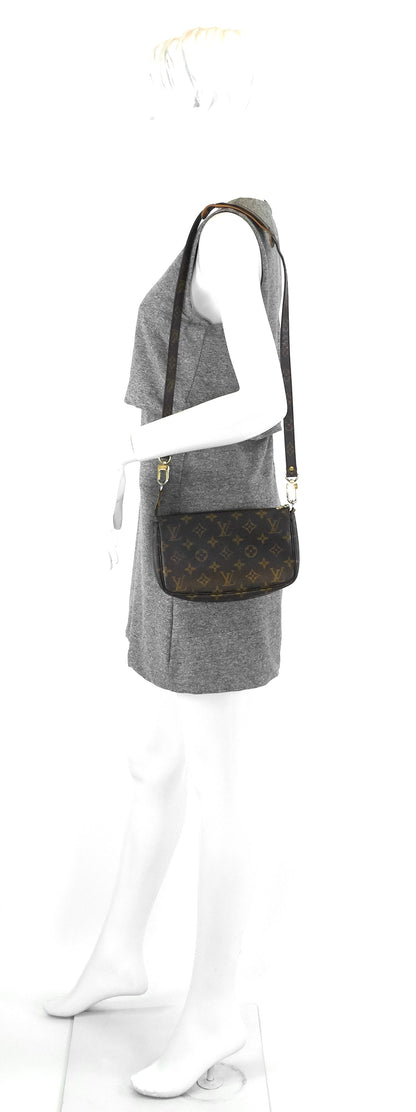 Louis Vuitto Pochette Accessoires Monogram Canvas Bag