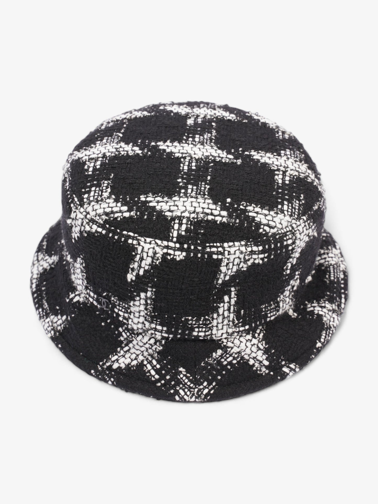 Chanel Bucket Hat Black / White Cotton Medium