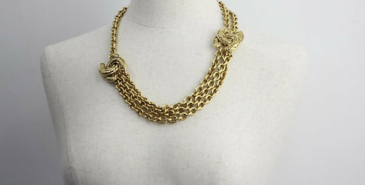 Chanel Vintage 1981-1985 Gold-Plated Thick Chain Waist Belt with Symmetrical Bird Motifs