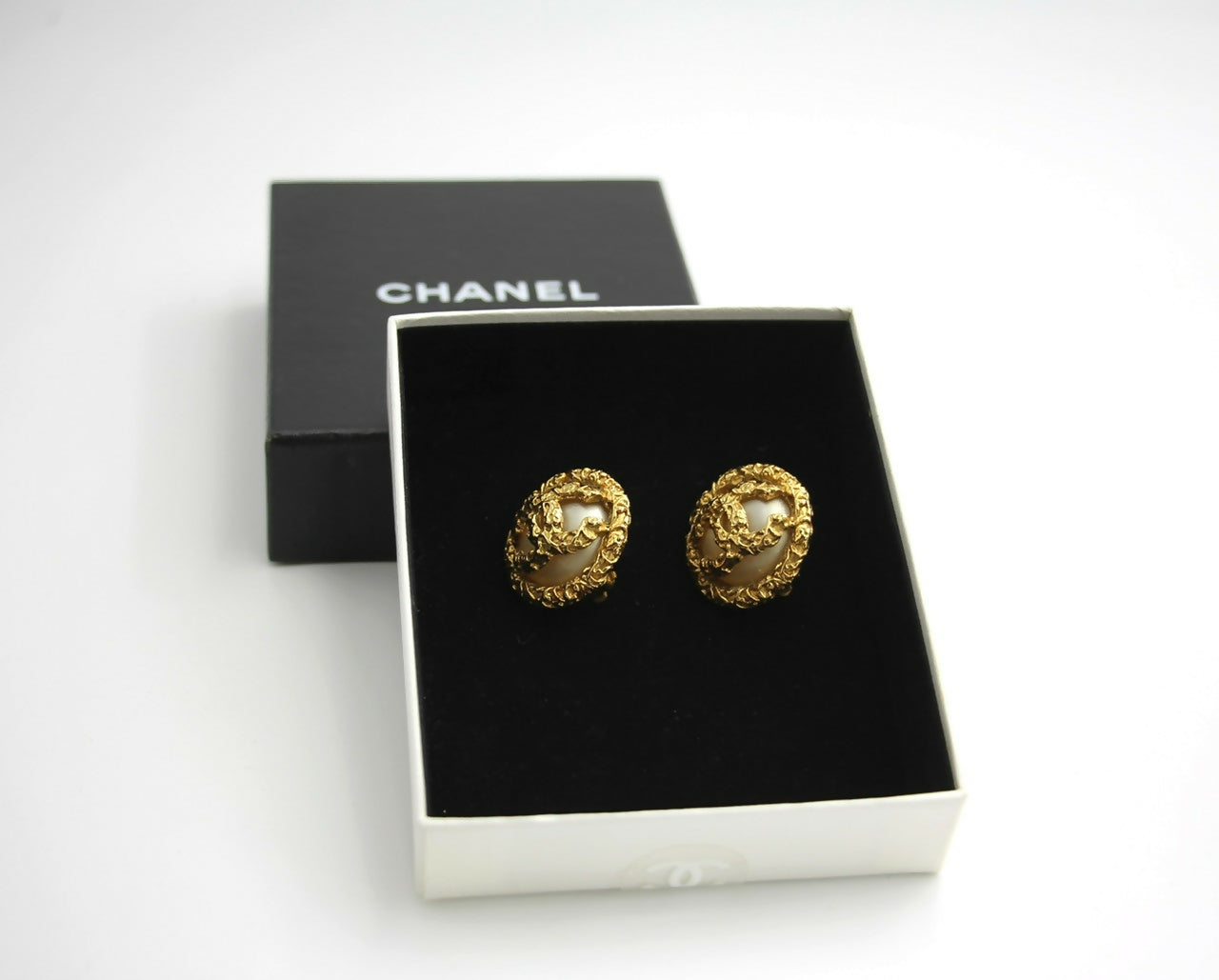 Chanel Vintage 93A White Lava Round Clip-on Earrings