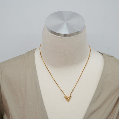 Louis Vuitton Essential V Gold (Costume Jewellery)