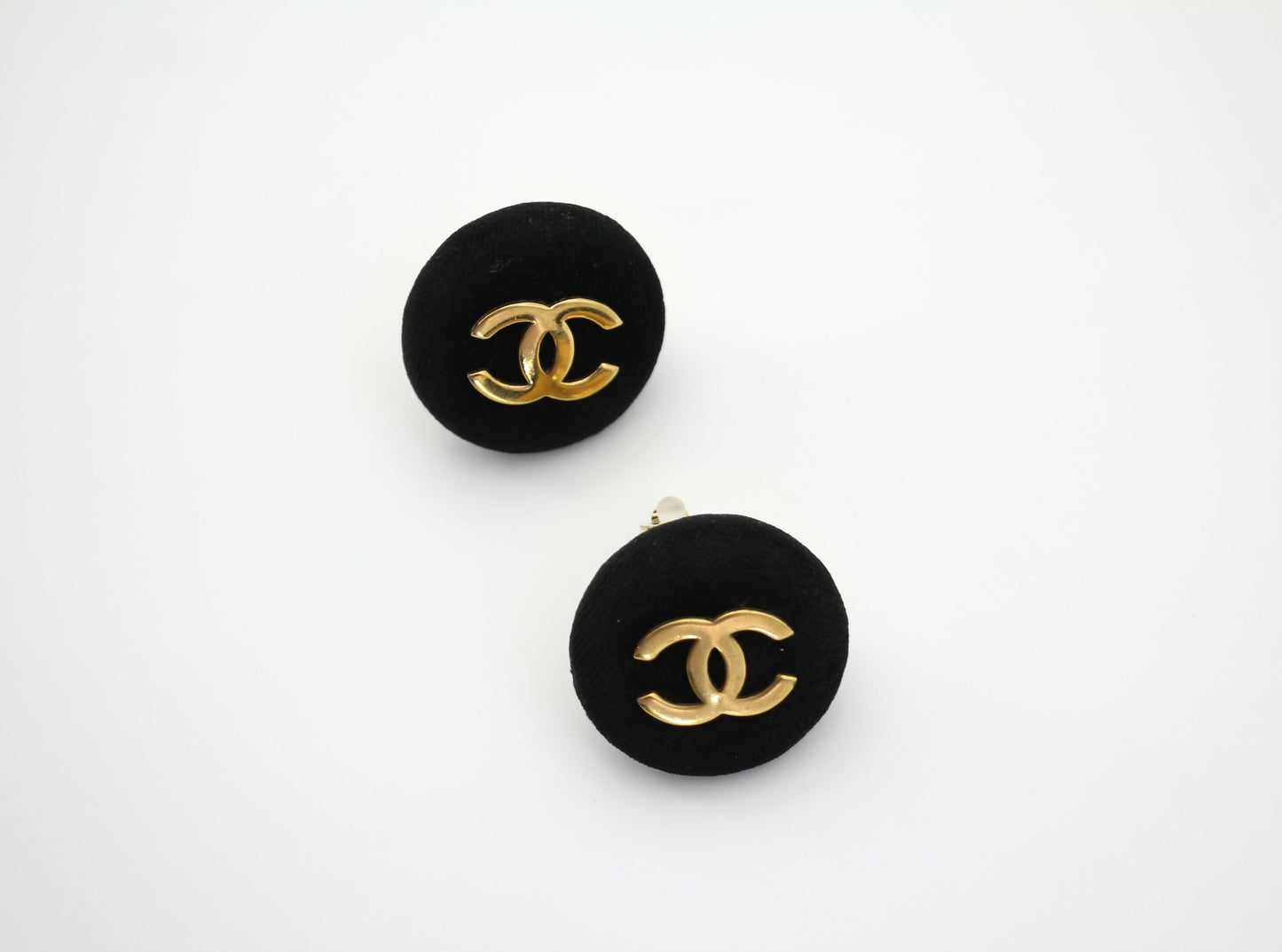 Chanel Vintage 1986-92 Black Velvet Round Clip-on Earrings