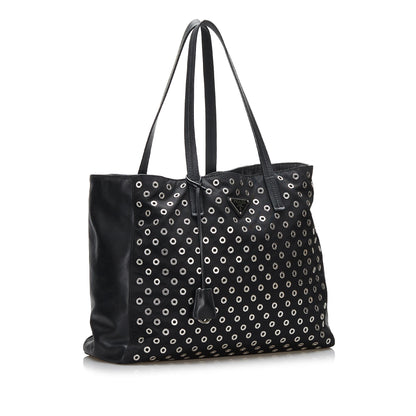 Prada Grommet Tessuto Tote (SHG-HPEKAR)