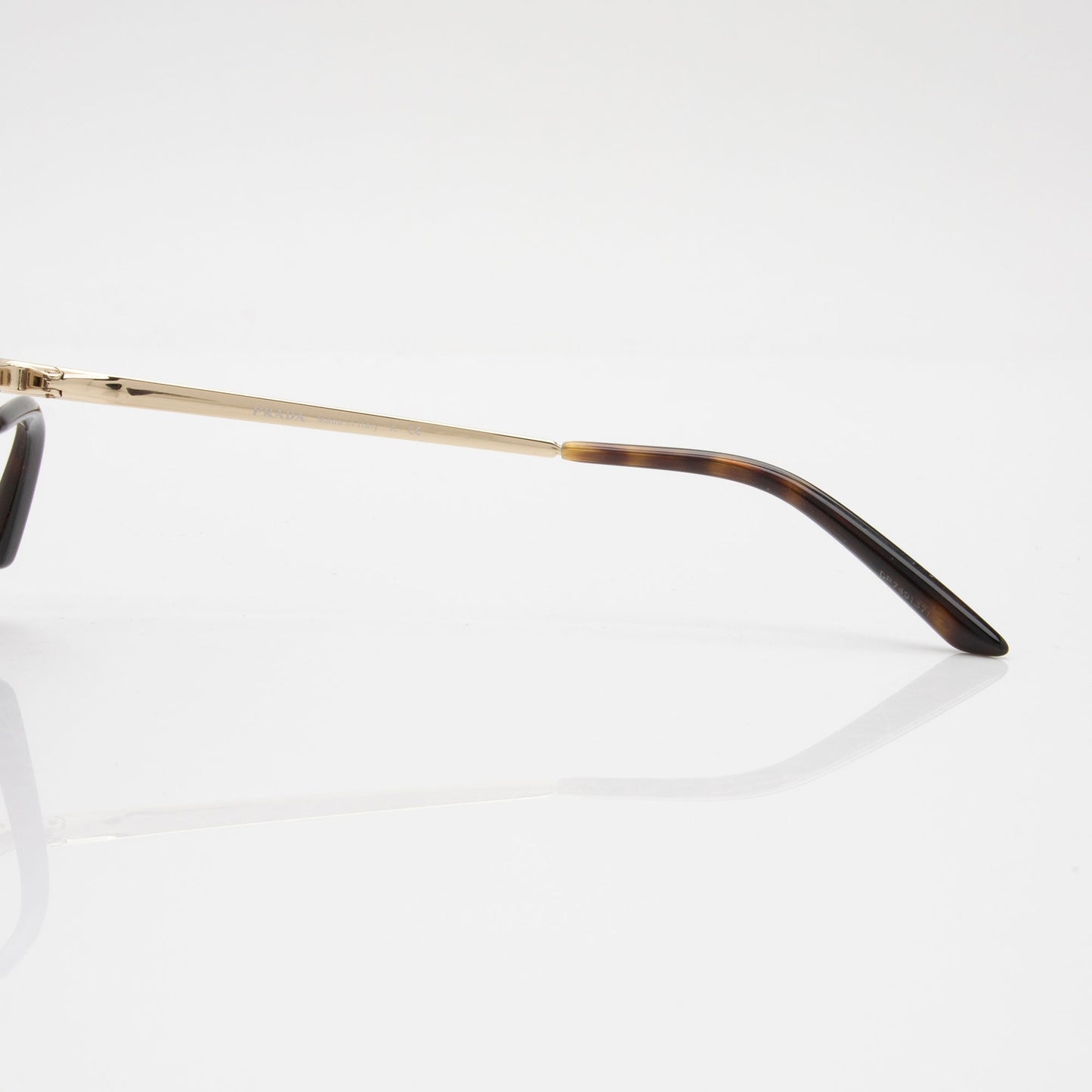 Prada Retro Cat Eye Sunglasses (SHF-pd5R7m)
