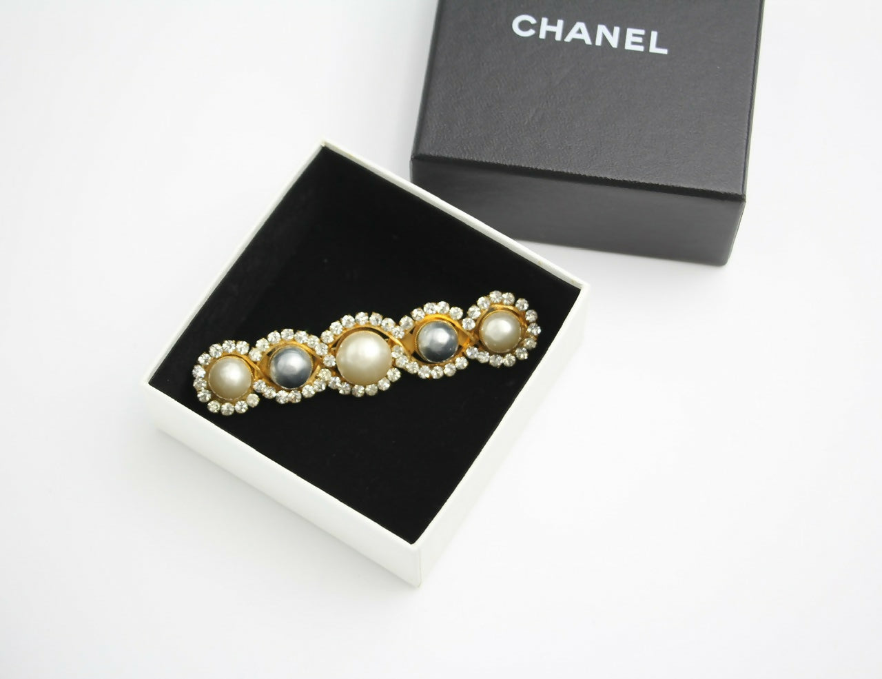 Chanel Vintage 1971-80 Rhinestone & Imitation Pearl Gray Hairpin