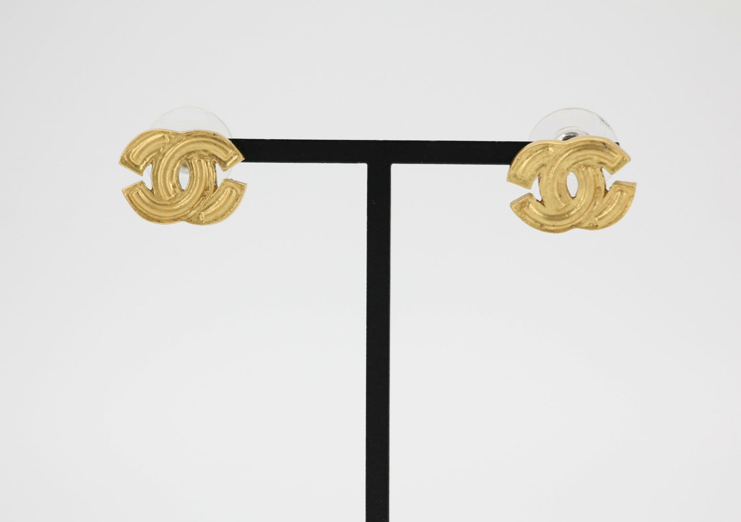 Chanel Vintage 01P Gold-plated Bright Gold CC Clip-on Earrings