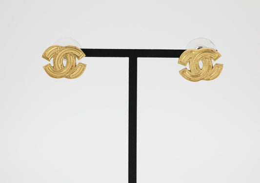 Chanel Vintage 01P Gold-plated Bright Gold CC Clip-on Earrings